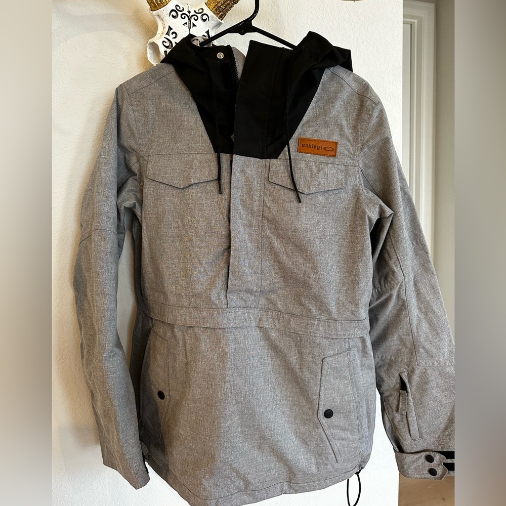 Oakley Womens Ski Jacket—size small